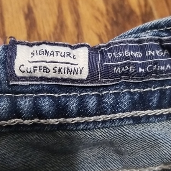 Miss Me Jean's 29x27 flower cuffed - Picture 7 of 11